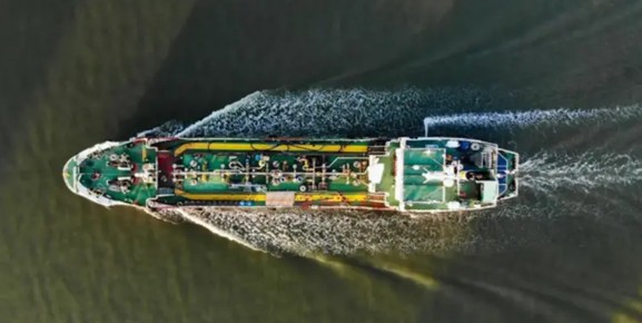 لبنان پر اسرائیلی حملوں کے تناظر میں آبنائے ہرمز میں جہازوں کی آمد و رفت دوبارہ بند