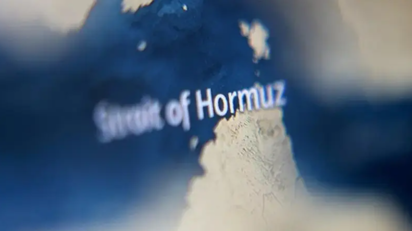 جنگ بندی کی اسرائیلی خلاف ورزی، آبنائے ہرمز میں بحری جہازوں کی آمد و رفت روک دی گئی