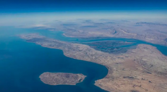 ایران آبنائے ہرمز سے روزانہ زیادہ سے زیادہ 15 جہازوں کو گذرنے کی اجازت دے گا