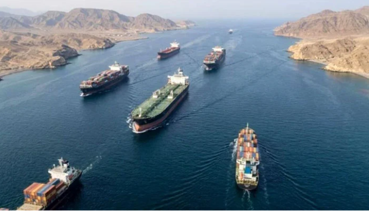 آبنائے ہرمز محدود پیمانے پر کھولنے کا اعلان، ایران کی سخت شرائط برقرار