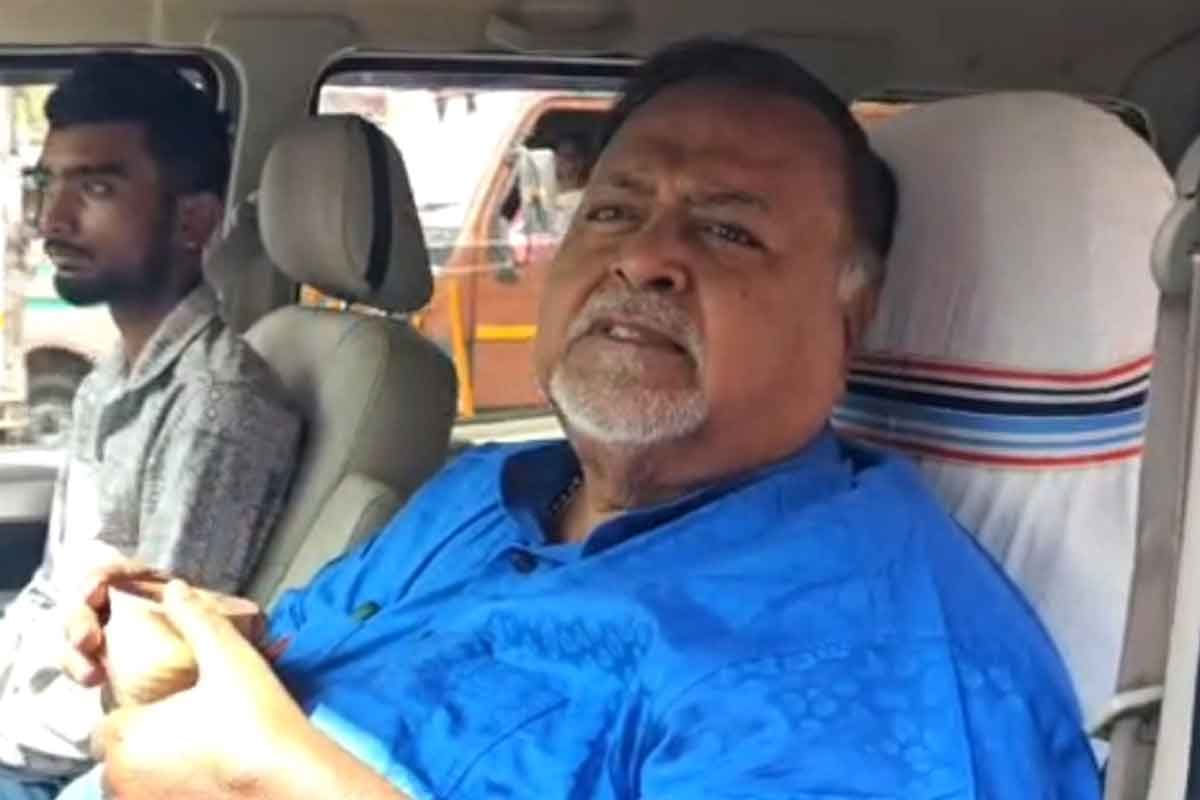 پارتھ چٹرجی کے گھر ای ڈی کا چھاپہ، باہر فورسز کا پہرہ