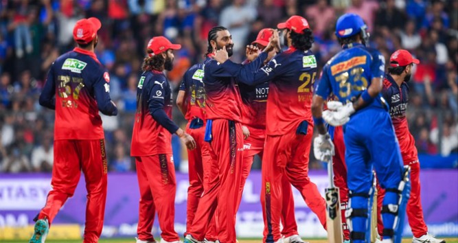 آر سی بی نے ممبئی کو 18 رنز سے شکست دی، شیرفین ردرفورڈ کی محنت رائیگاں گئی