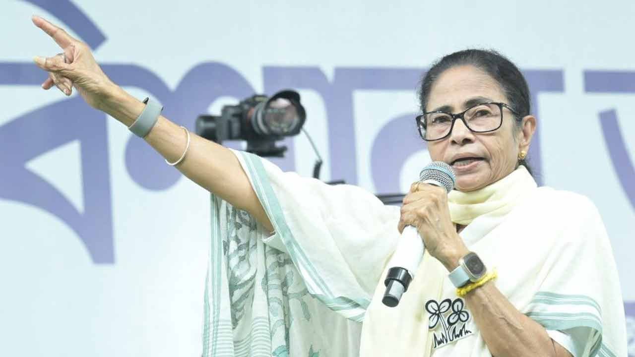 نامزدگی کے وقت 4 گھنٹےتک مجھے پریشان کیا گیا،کیا میں انہیں چھوڑ دوں گی؟ ممتا بنرجی