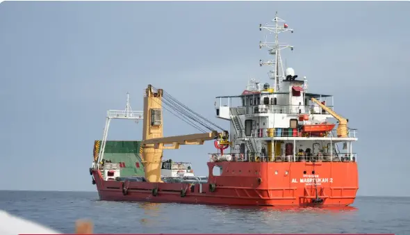 امریکی ناکہ بندی کے باوجود دو ایرانی جہاز بندرگاہ سے روانہ