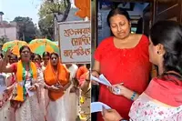 بی جے پی نے خواتین کے درمیان تین ہزار ورپئے کا فارم تقسیم کرنا شروع کر دیا، ترنمول کی کمیشن میں شکایت۔