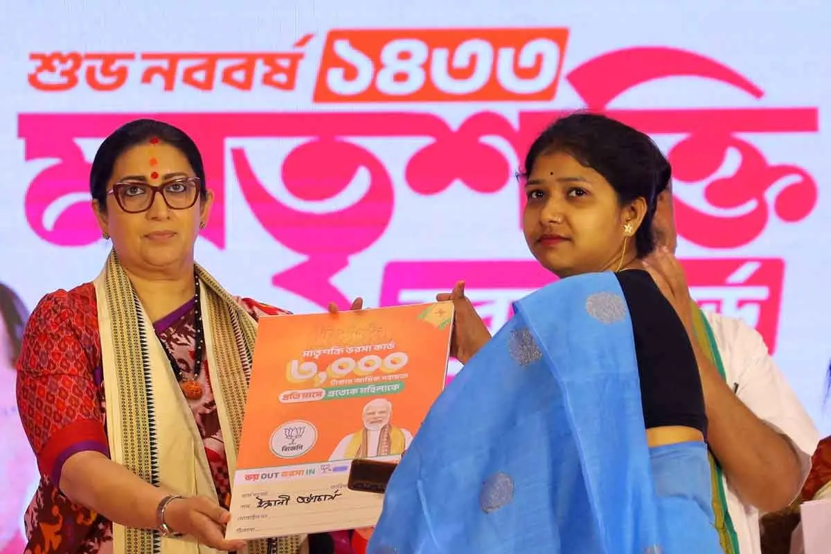 تمام خواتین کو ملیں گے 3 ہزار روپے، سمرتی ایرانی کا اعلان۔