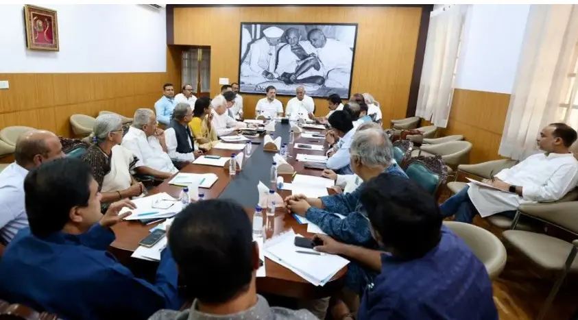 انڈیا بلاک پارلیمنٹ میں حد بندی بل کی کرے گا مخالفت، بل پر اپوزیشن رہنماؤں کا مشترکہ حکمت عملی پر تبادلہ خیال کیا