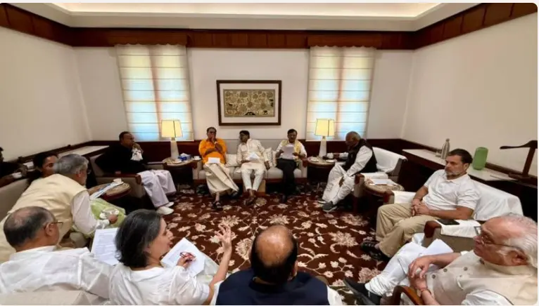 تین اہم بلوں کی مخالفت میں اپوزیشن متحد، لوک سبھا میں ڈیلیمٹیشن بل پر تنازع، کنی موزھی نے مخالفت میں تحریک پیش کی