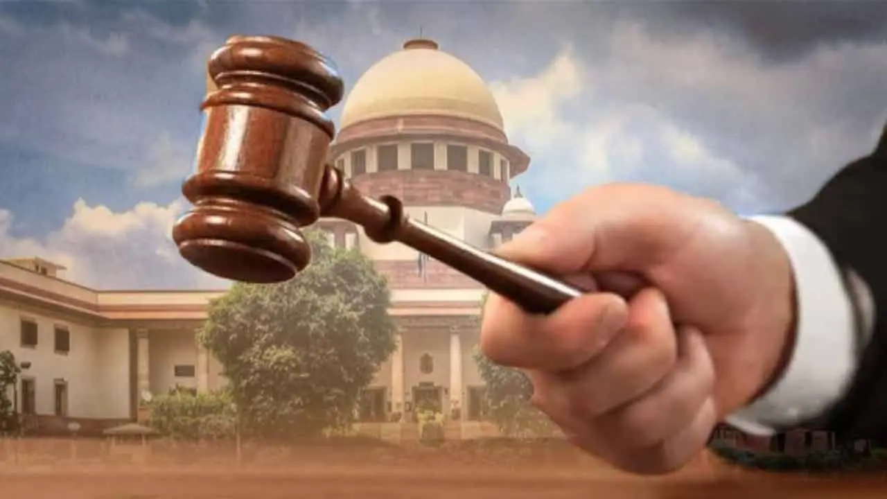 سپریم کورٹ نے الیکشن کمیشن کے متعدد افسران کے تبادلے کے فیصلے میں مداخلت کرنے سے انکار کر دیا