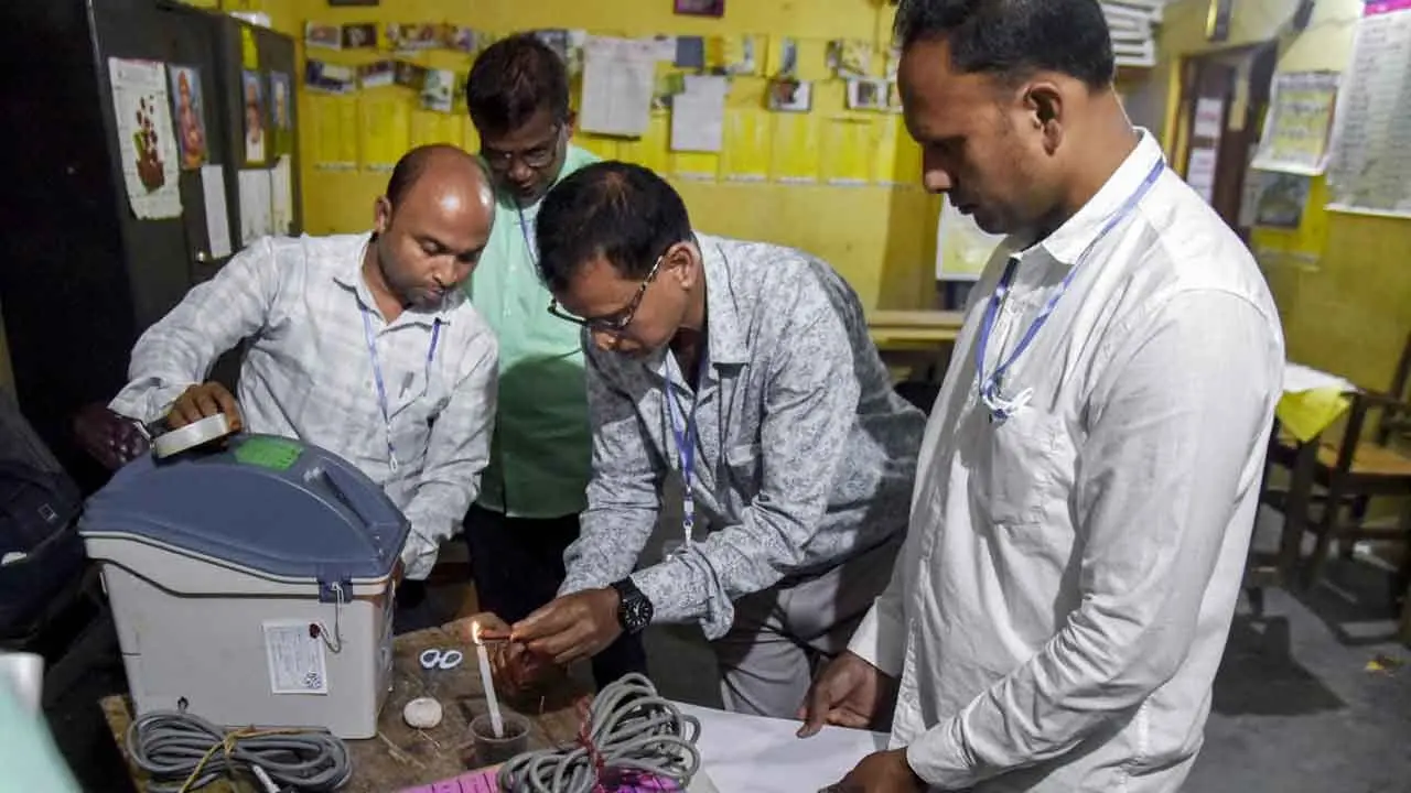 پروفیسر کو پریسائیڈنگ افسر کیوںکیاگیا؟ الیکشن کمیشن کورٹ کا جواب نہیں دے سکا