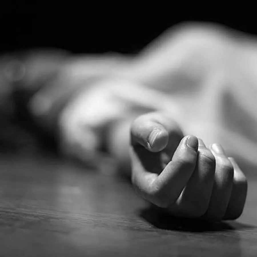 مردہ خاتون کے ساتھ ان کی دونوں بہنیں بیٹھی رہیں