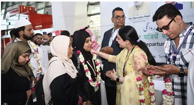 حج 2026 کا آغاز، 371 عازمین کو لے کر نئی دہلی سے پہلی پرواز مکہ مکرمہ کے لیے روانہ