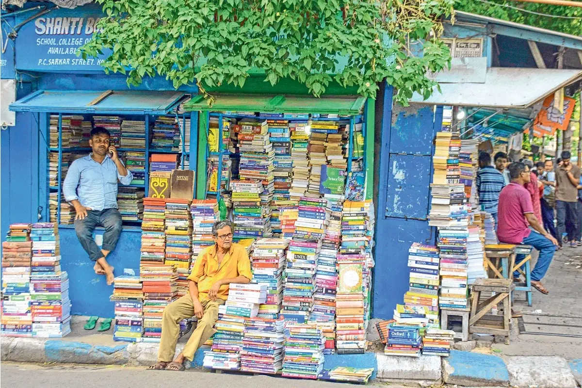 کولکتہ کا مشہور 'کالج اسٹریٹ معاشی مندی اور بدلتے ہوئے تعلیمی نظام کی وجہ سے شدید مایوسی کا شکار