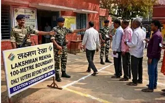 پولنگ اسٹیشن کے اطراف 100 میٹر کا حفاظتی گھیرا¶ ہوگا، جہاں صرف ووٹرز کو داخلے کی اجازت ہوگی: الیکشن کمیشن