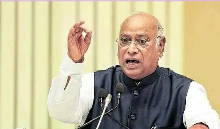 ’انتخاب آیا، تب نریندر مودی کی نیند کھلی‘، خواتین ریزرویشن معاملہ پر کھڑگے نے بنگال میں مودی کو بنایا نشانہ