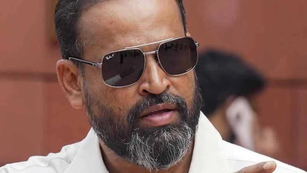 مارپیٹ کے الزام میں یوسف پٹھان کا سسر اور سالاگرفتار