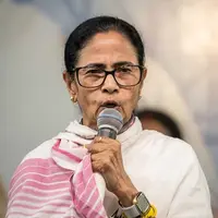 جلسہ میں تاخیر ہونے پر ممتا بنرجی نے بی جے پی اور انتظامیہ کو کڑی تنقید کا نشانہ بنایا