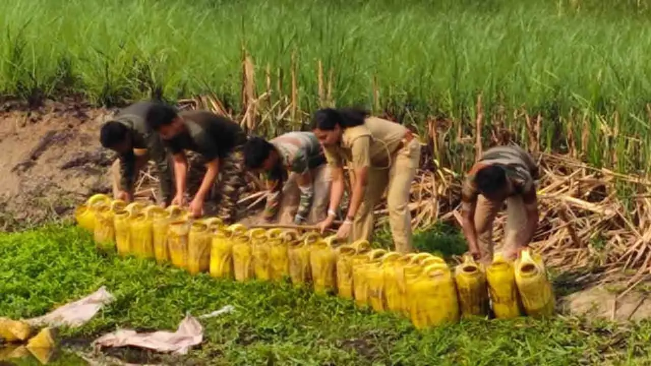 مغربی مدنی پور میں ریاست کی سب سے زیادہ غیر قانونی شراب ضبط کی گئی