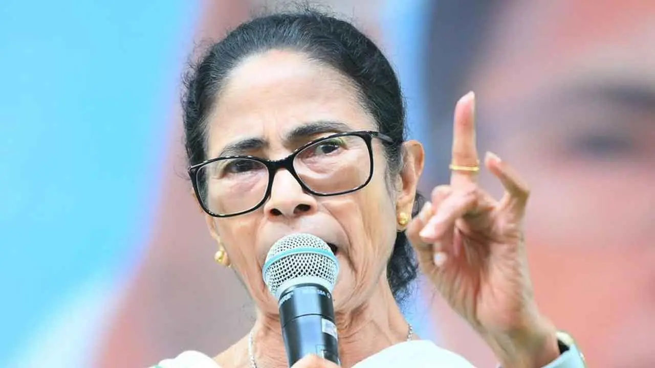 کولا گھاٹ میں کوئی جا نہیں سکتا، کل سے غدار بابو نے سڑک بند کر دی ہے: ممتا بنرجی