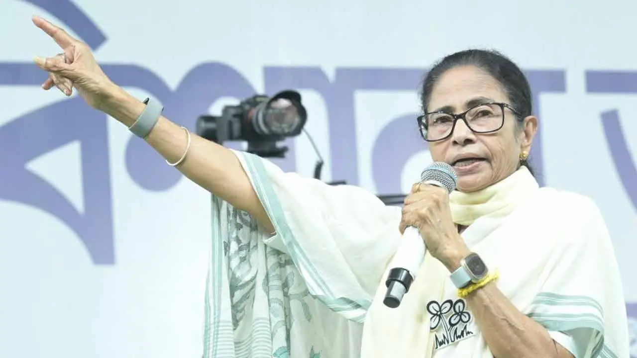 مرکزی فورس رگینگ کرے گی: ممتا بنرجی نے بی جے پی پر تنقید کی