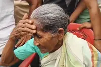 بی جے پی کو ووٹ دینے کے لیے دباو! احتجاج کرنے پر مرکزی فورسز کے ہاتھوں معمر خاتون کا سر پھٹ گیا۔