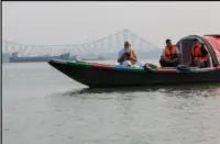 مودی نے کی ہُگلی ندی کی سیر، عوام اور ملاحوں سے کی ملاقات