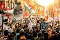 ہر امیدوار اپنا مخصوص گانا مارکیٹ میںلا رہاہے