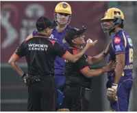 بیچ میدان پرہائی وولٹیج ڈرامہ! عجیب وغریب طریقے سے آوٹ ہوا کے کے آر کا طوفانی بلے باز، ضابطہ جان کر رہ جائیں گے حیران