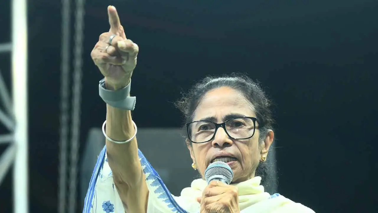 بھوانی پور میں اپنی انتخابی تقریر کے دوران ممتا بنرجی نے پولیس، مرکزی افواج اور بی جے پی پر سخت حملے کیے۔