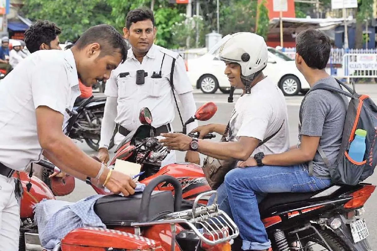 اگر کوئی شہری اکیلا بائیک پر نکلنا چاہتا ہے تو اسے روکا نہیں جا سکتا: ہائی کورٹ