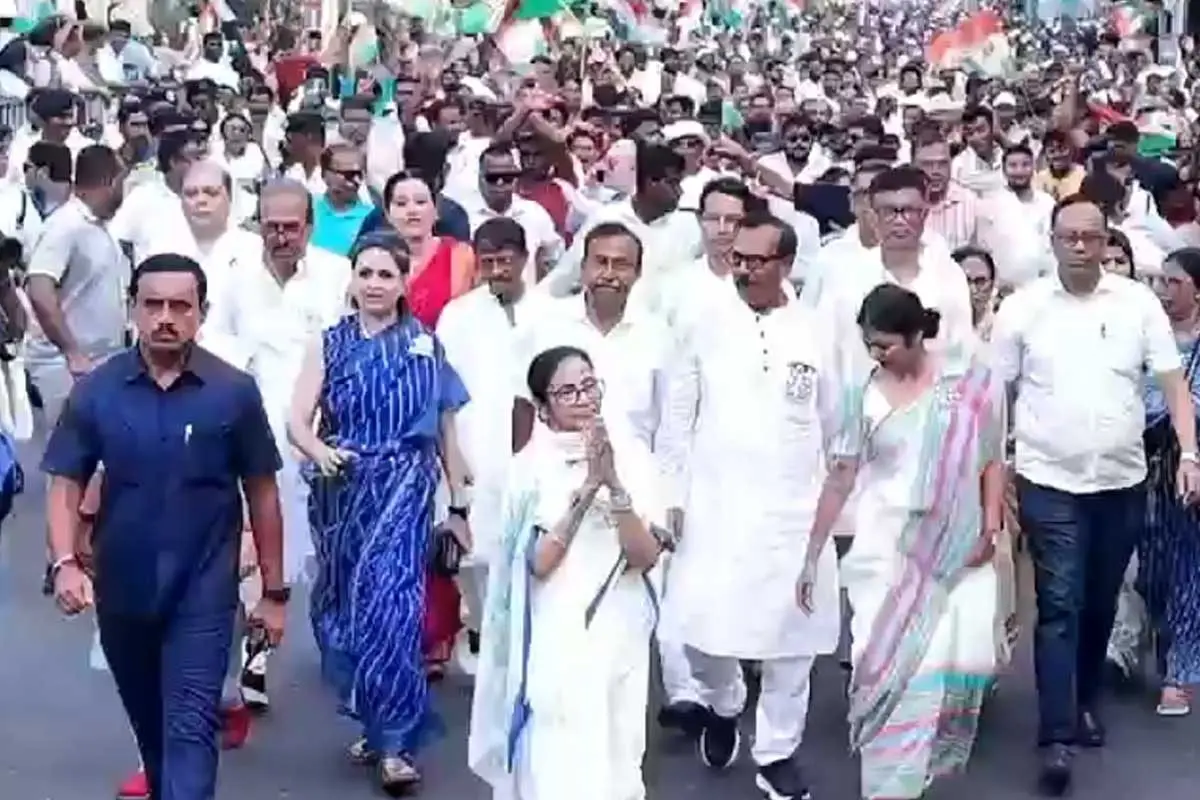 دوسرے مرحلے کی پولنگ کےلئے ممتا بنرجی نے میگا روڈ شوکیا