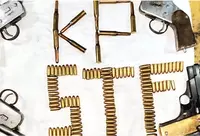 انتخابی ماحول میں ملا ہتھیاروں کا ڈھیر ! بہار کا شمیم کلکتہ پولس کی ایس ٹی ایف کے جال میں پھنسا