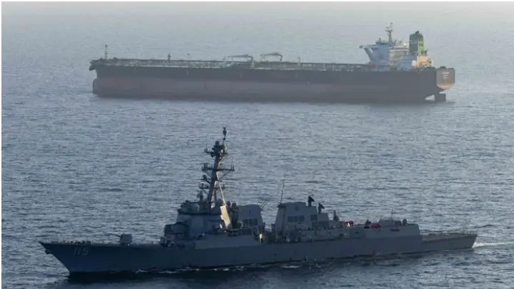 امریکی بحریہ نے ایرانی پرچم بردار آئل ٹینکر روک لیا