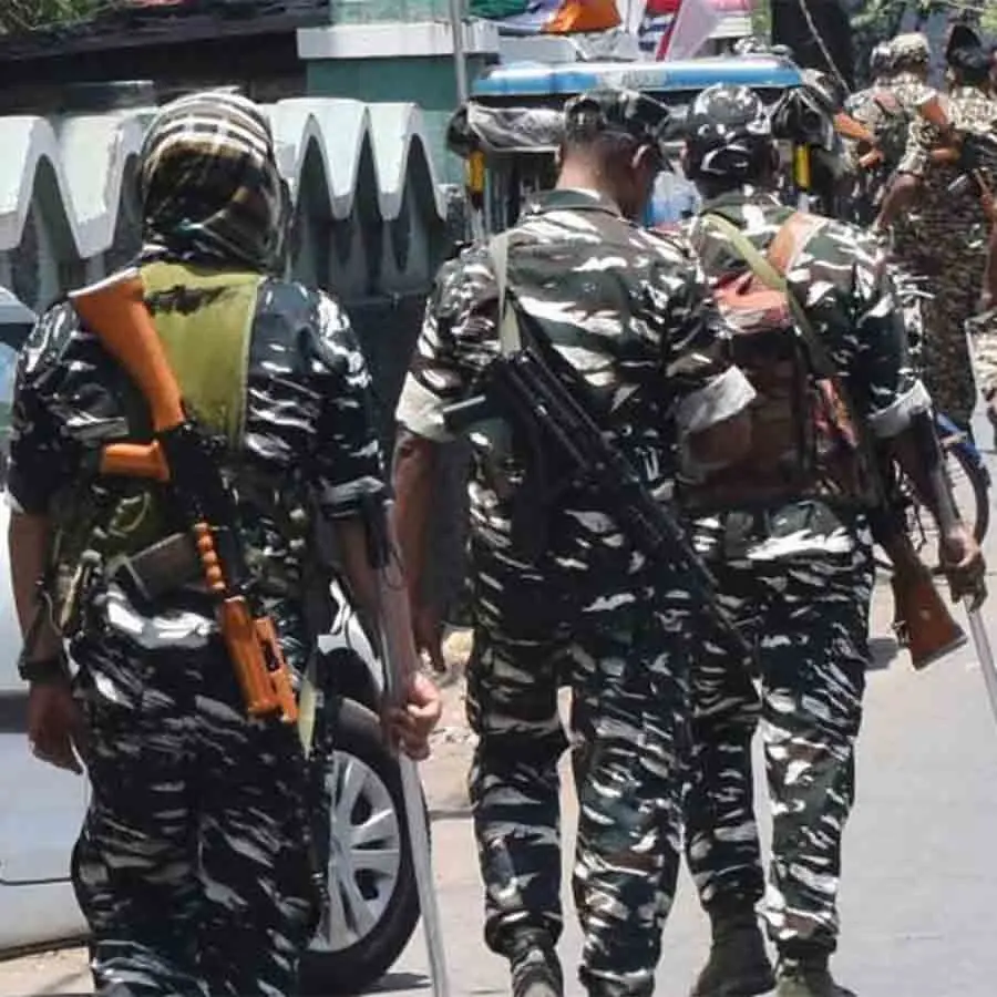 ووٹنگ کے دوران بدامنی روکنے کے لیے گلیوں میں مرکزی فورسز کا بائیک گشت