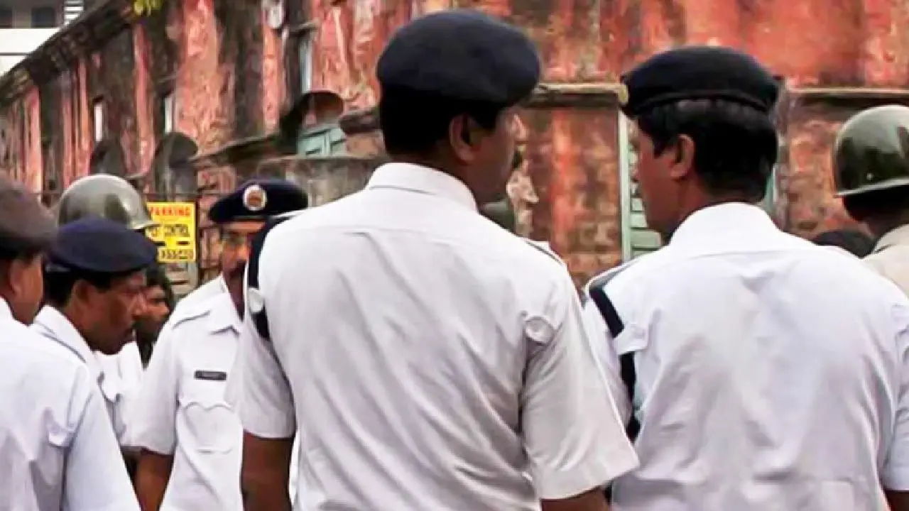 سوشل میڈیا پوسٹ پر تنازع، کولکتہ پولیس کا ایک اہلکار معطل، انتخابات سے قبل سخت ہدایات جاری