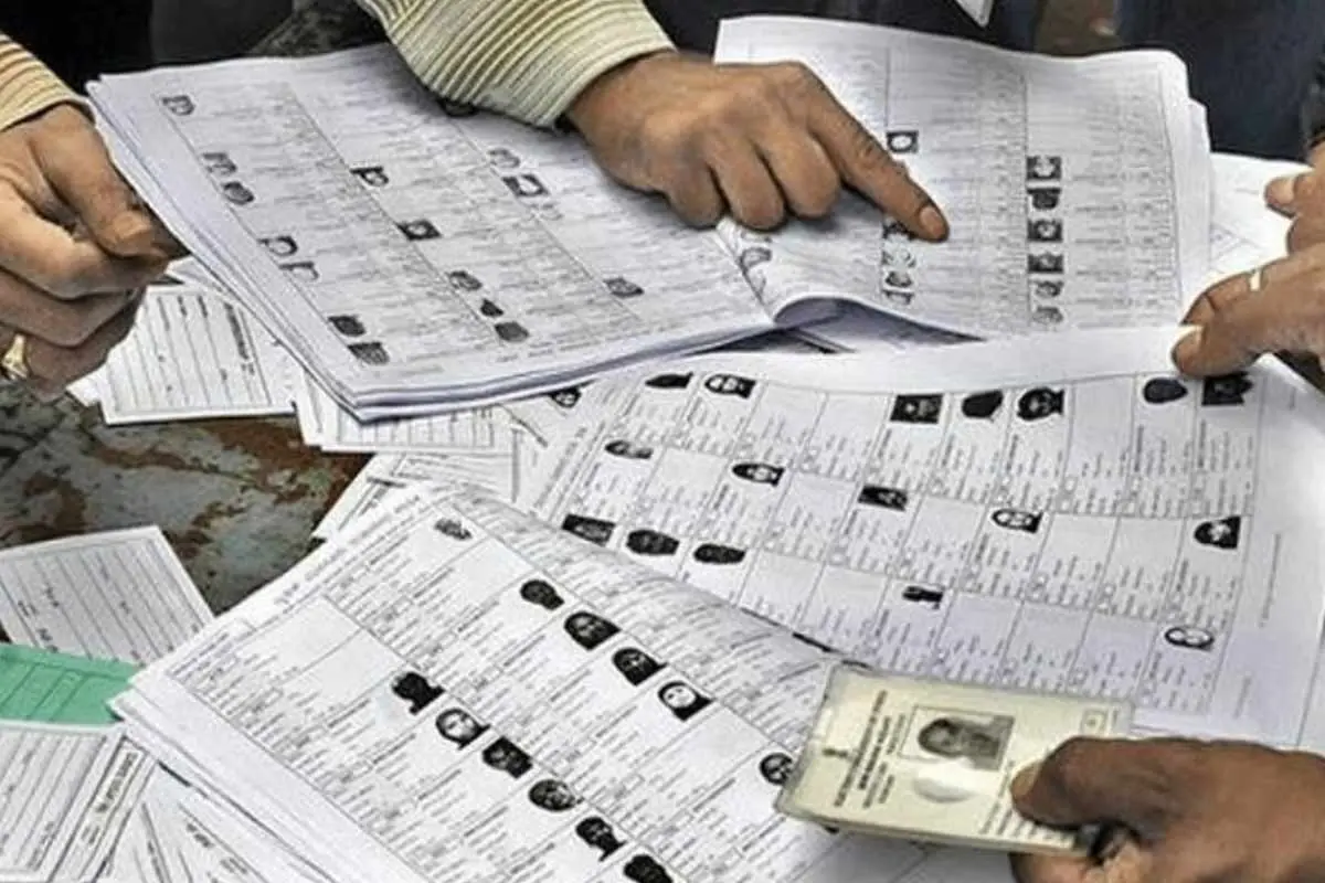 10 ہزار دو، ووٹر سلپ لو!بنگاﺅں میں بی ایل اوکے خلاف ’بھتہ خوری‘ کا الزام