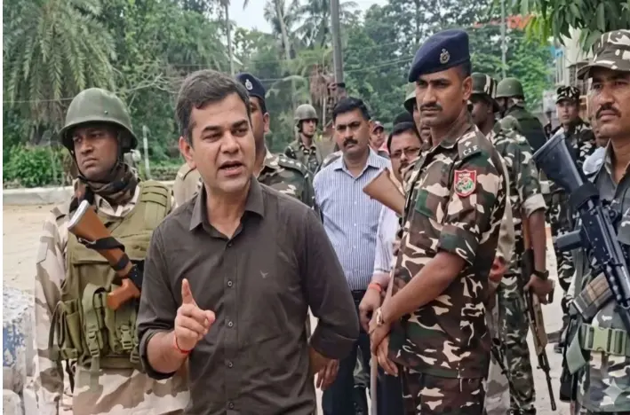 مغربی بنگال میں آئی پی ایس اجے پال شرما کے خلاف شکایت درج، خواتین سے بدسلوکی اور دھمکیوں کے الزامات