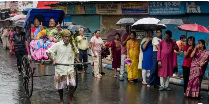 مغر بی بنگال میں دورے مرحلہ میں 5 بجے تک 89.99 فیصد پولنگ ریکارڈ، مزید اضافہ متوقع