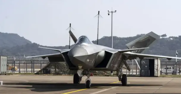 انڈیا پاکستان جنگ کے بعد چین کی طیارہ ساز کمپنی کی فروخت میں تقریباً دُگنا اضافہ: بلومبرگ