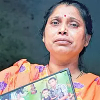 ووٹ کے ذریعے، بیٹے کے 'قاتلوں' کو سزا دلوانے کے لیے معمر خاتون کی جدوجہد۔