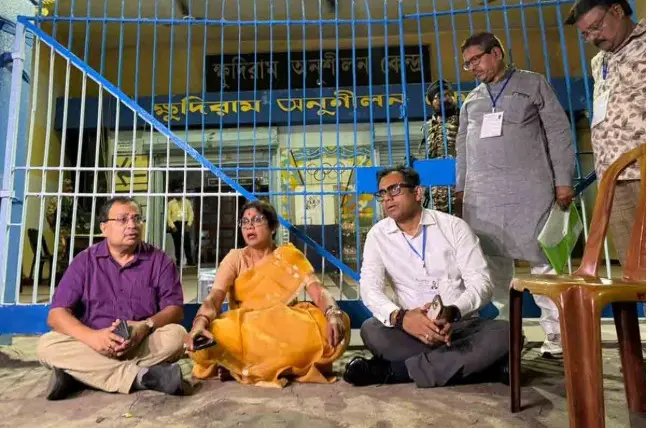 کلکتہ کے کھدی رام انسولین کیندر کے اسٹرانگ روم میں ای وی ایم کے ساتھ چھیڑ چھاڑ پر مچا ہنگامہ