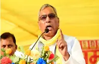 اوم پرکاش راج بھر کے خلاف ناقابل ضمانت وارنٹ جاری، بی جے پی لیڈروں کو جوتوں سے مارنے والے بیان پر عدالت کا سخت فیصلہ