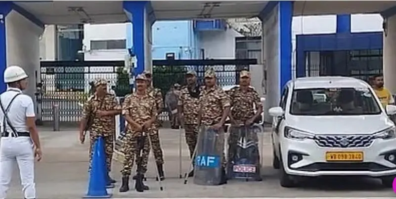 دستاویزات کی حفاظت کے لیے مغربی بنگال کے سرکاری دفاتر میں مرکزی فورسز تعینات