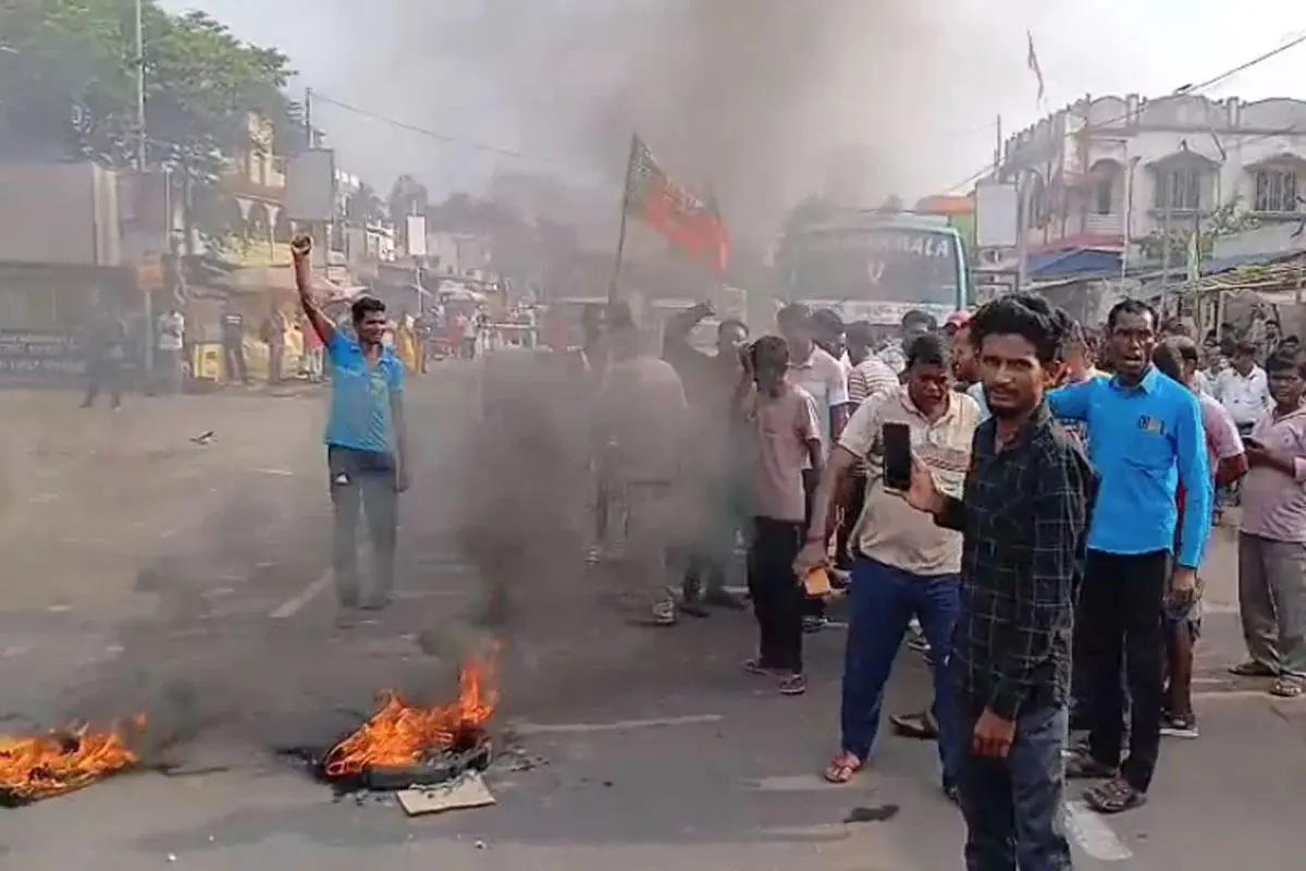 شبھیندو کے پی اے کے قتل کے خلاف ریاست بھر میں احتجاج، شاہراہیں بلاک