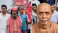 ترنمول کانگریس کے خاتمے کے بعد لفٹ فرنٹ کے ورکر نے اپنا بال منڈوایا