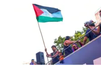 ہسپانوی فٹبالر کا فتح کے جشن کے دوران فلسطینی پرچم لہرا کر فلسطینیوں سے اظہارِ یکجہتی