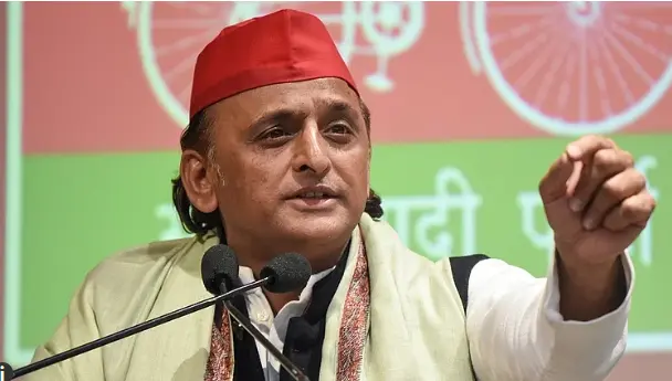 ’ اگر جگہ کی کمی ہے تو نماز سڑک پر پڑھنے میں کیا مسئلہ ہے؟‘ نماز سے متعلق وزیر اعلیٰ یوگی کے بیان پر اکھلیش کا رد عمل