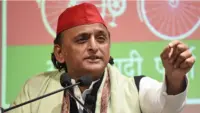 ’ اگر جگہ کی کمی ہے تو نماز سڑک پر پڑھنے میں کیا مسئلہ ہے؟‘ نماز سے متعلق وزیر اعلیٰ یوگی کے بیان پر اکھلیش کا رد عمل