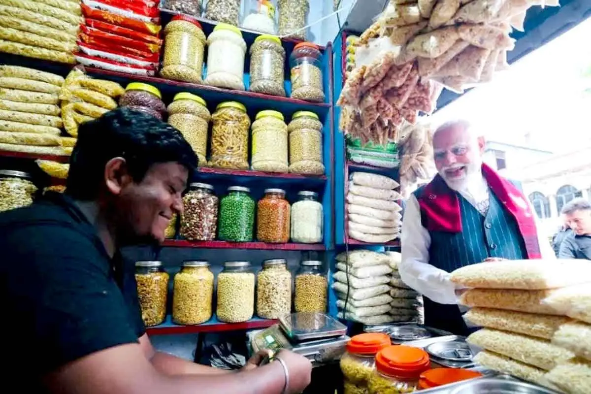 جھاڑگرام میں وزیر اعظم نریندر مودی کو جھال موڑی کھلانے والے دکاندار کو ملی دھمکی