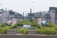 یووا  بھارتی اسٹیڈیم کے سامنے سے وشوا بنگلہ کا لوگو توڑ دیا گیا